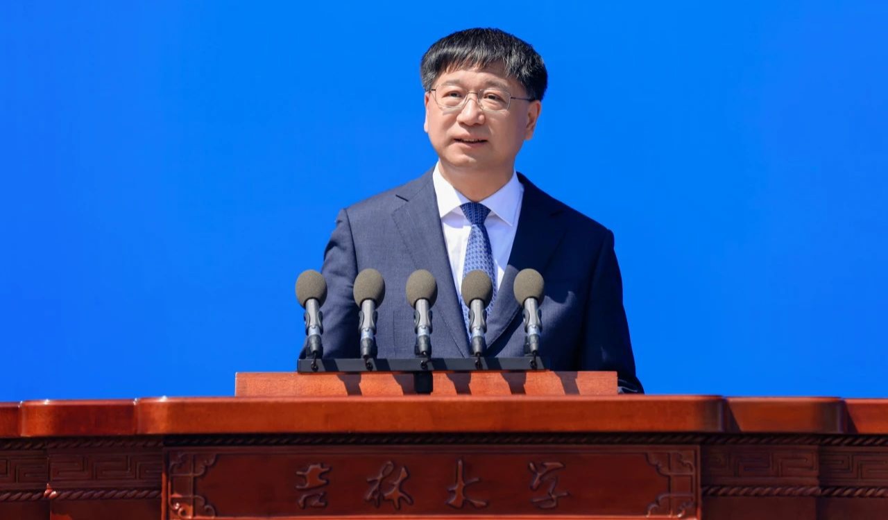 直面挑战 超越自我——校长张希在菲律宾欧博官网ABG2025年毕业典礼上的讲话